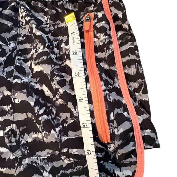 Fabletics Active Shorts - Medium - Zipper Pockets! - Black & white w/ Coral Pink - Picture 9 of 9